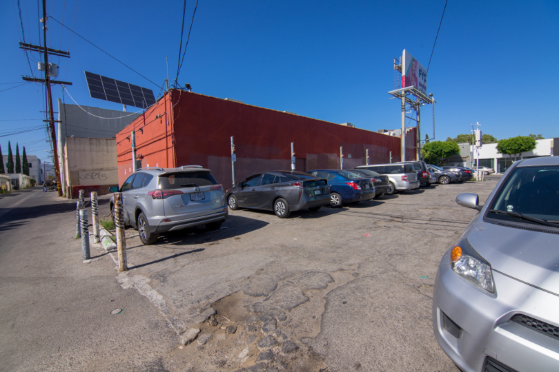 Parking at 131 N La Brea Ave with 10 Available Spots
